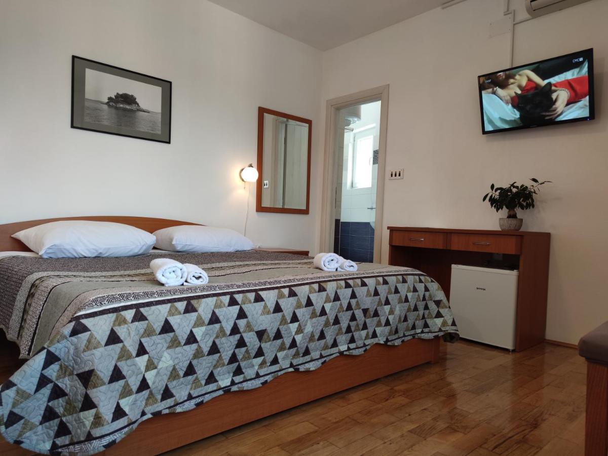 Pansion Alen - Dugi Otok Bed & Breakfast Luka  ภายนอก รูปภาพ