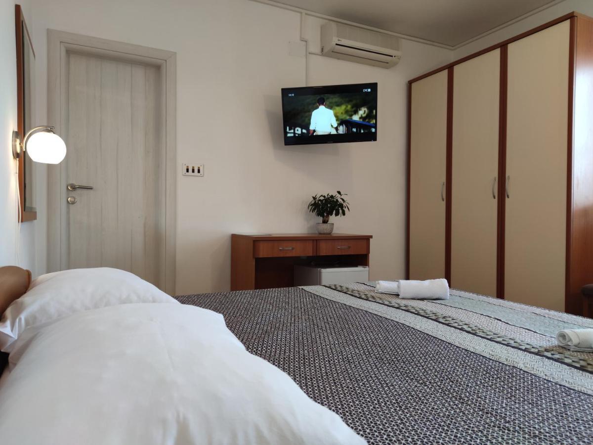 Pansion Alen - Dugi Otok Bed & Breakfast Luka  ภายนอก รูปภาพ